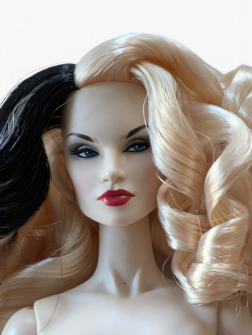 Pre-owned 2017 Integrity Toys Fashionably Ruthless Tatyana Alexandrova Doll
